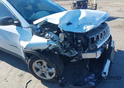 2023 Jeep Compass Latitude 4X4 from USA, damaged, VIN 3C4NJDBN0PT520859